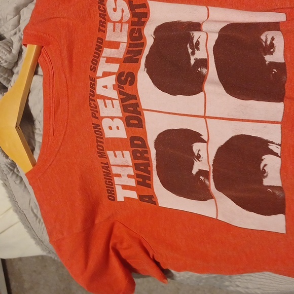 Shirts and a dress that I don't wear any more - Picture 1 of 6